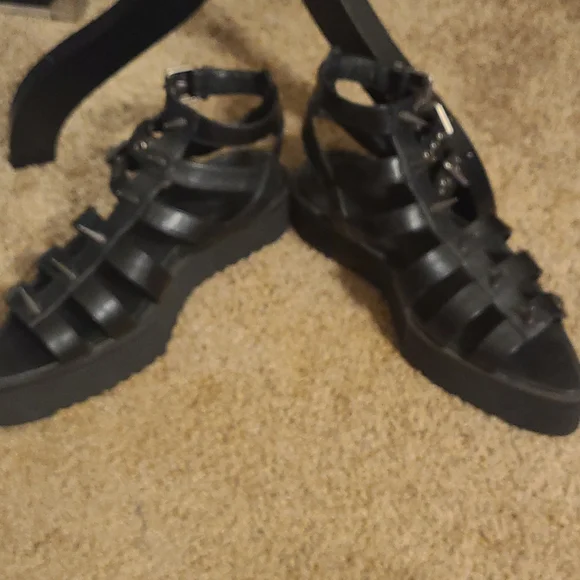 Shoes - Picture 4 of 7